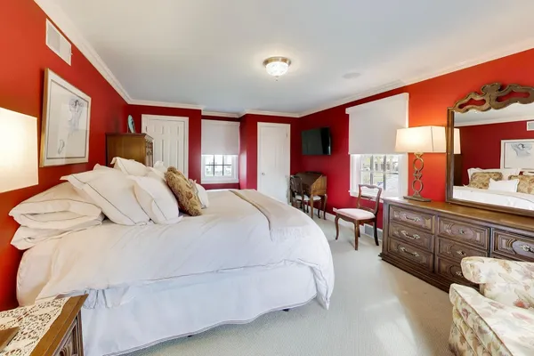 $775,000 | 105 Lakeside Place, Highland Park, IL 60035