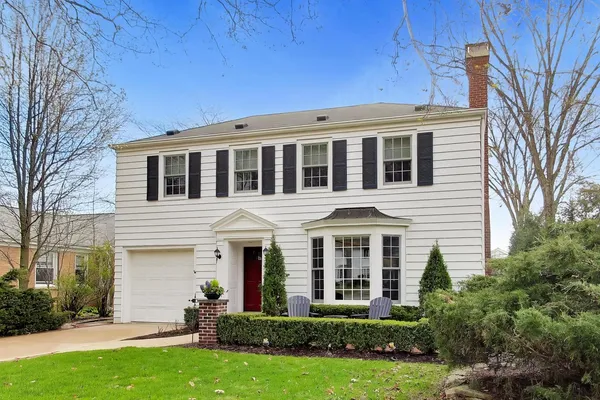$775,000 | 105 Lakeside Place, Highland Park, IL 60035