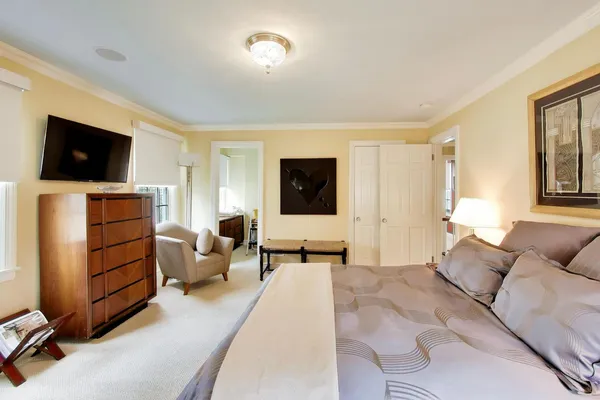$775,000 | 105 Lakeside Place, Highland Park, IL 60035