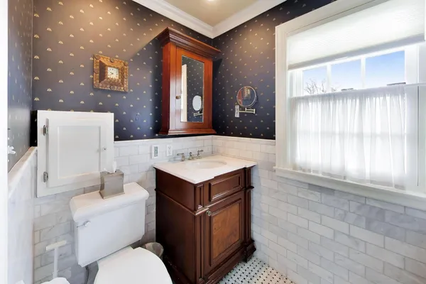 $775,000 | 105 Lakeside Place, Highland Park, IL 60035
