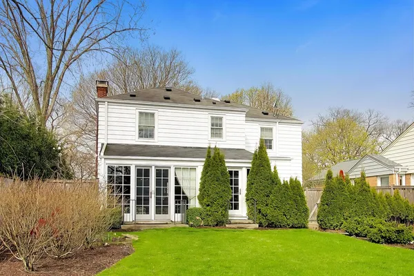 $775,000 | 105 Lakeside Place, Highland Park, IL 60035