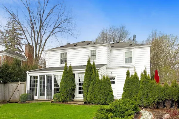 $775,000 | 105 Lakeside Place, Highland Park, IL 60035
