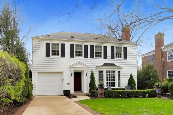 $775,000 | 105 Lakeside Place, Highland Park, IL 60035
