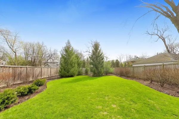 $775,000 | 105 Lakeside Place, Highland Park, IL 60035