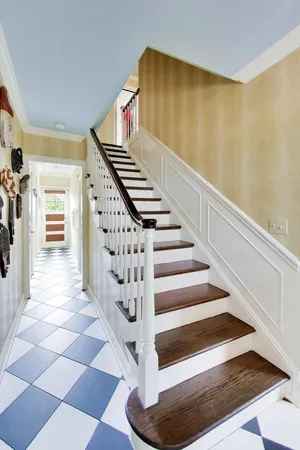 $775,000 | 105 Lakeside Place, Highland Park, IL 60035