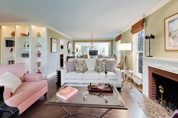 $775,000 | 105 Lakeside Place, Highland Park, IL 60035