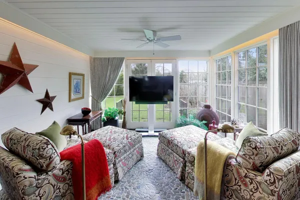 $775,000 | 105 Lakeside Place, Highland Park, IL 60035