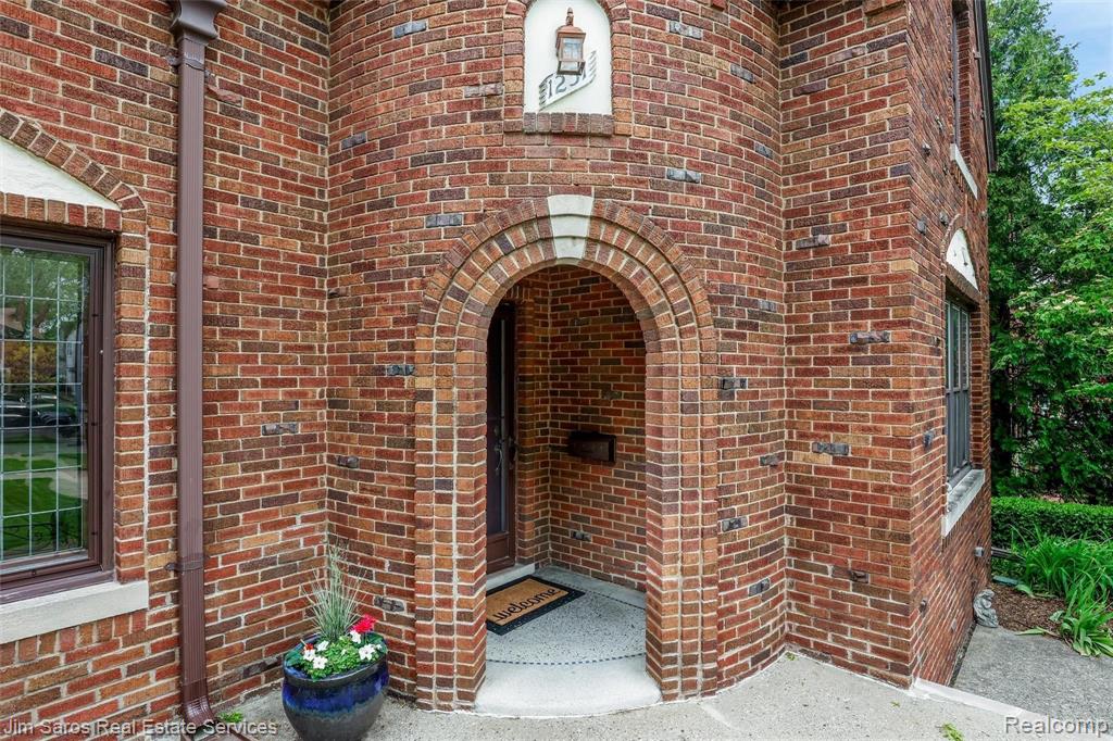1251 Whittier Road Grosse Pointe Park, MI 48230 - Photo 3 of 33
