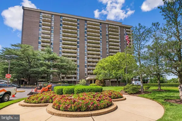 $449,000 | 1800 Old Meadow Road, Unit 713, McLean, VA 22102