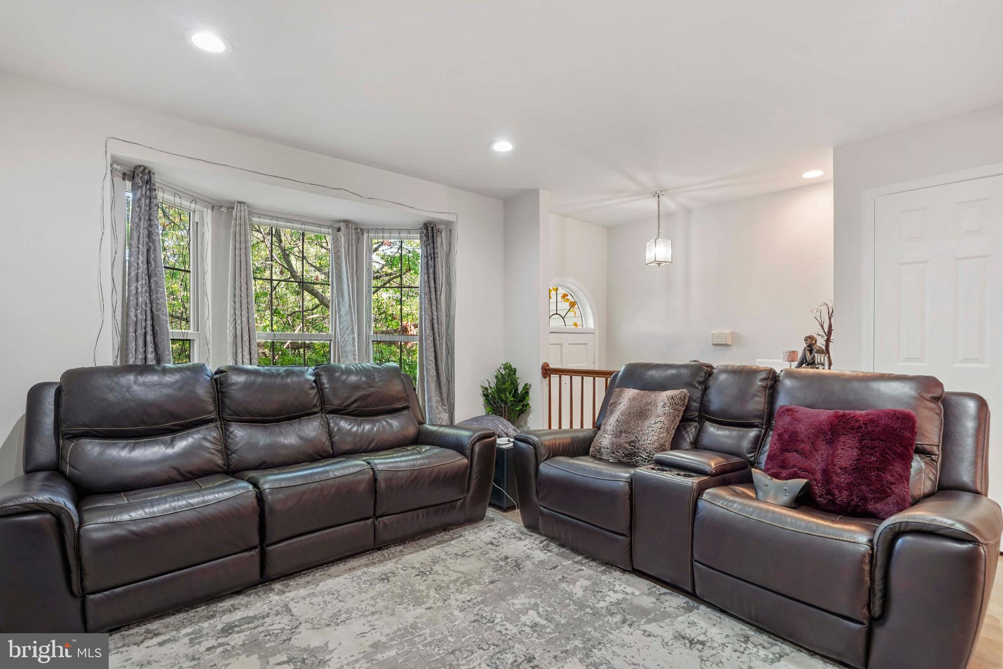 13118 Plotner Farm Road Herndon, VA 20171 - Photo 4 of 32