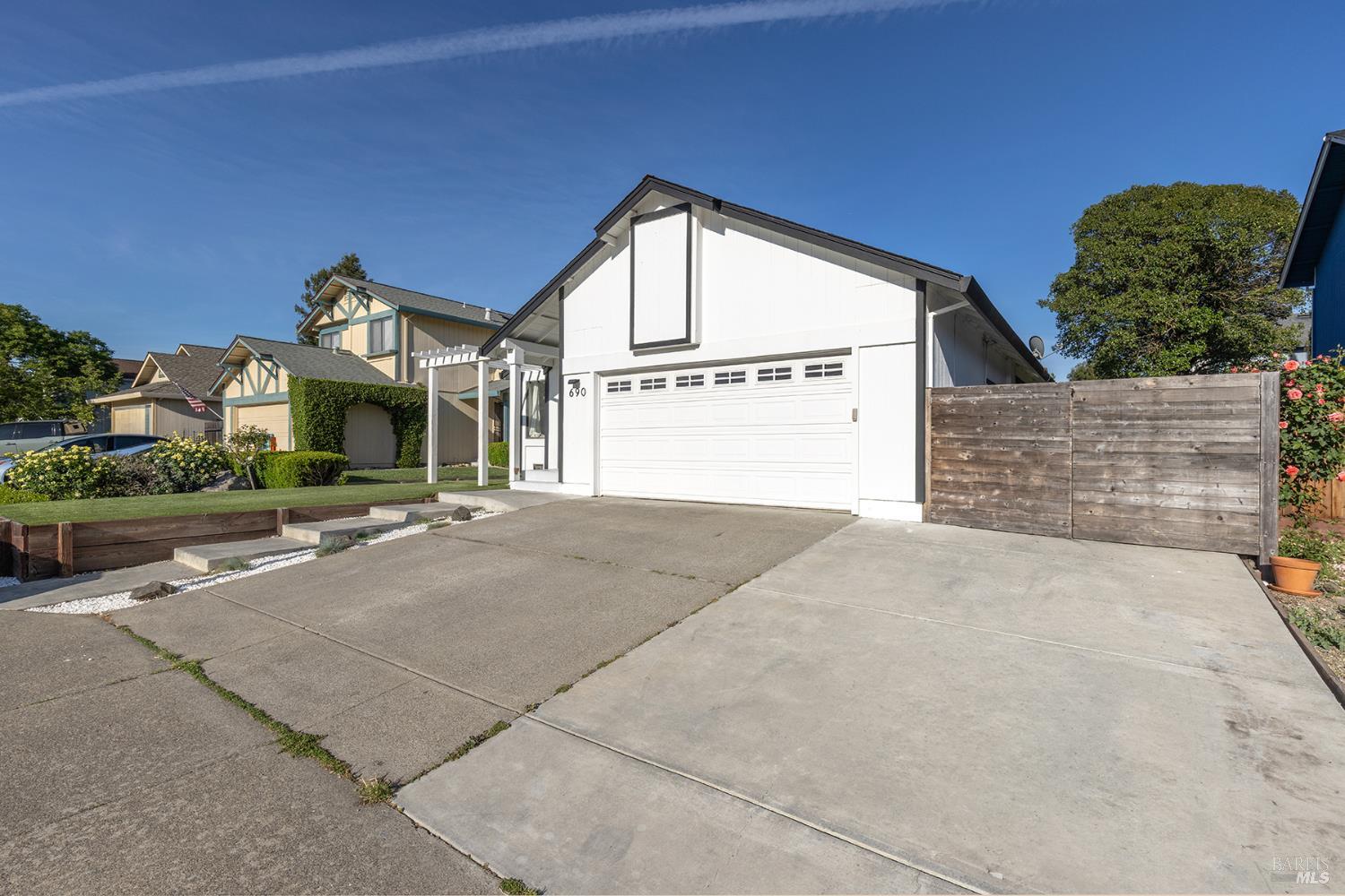 690 Claudius Way Windsor, CA 95492 - Photo 2 of 27