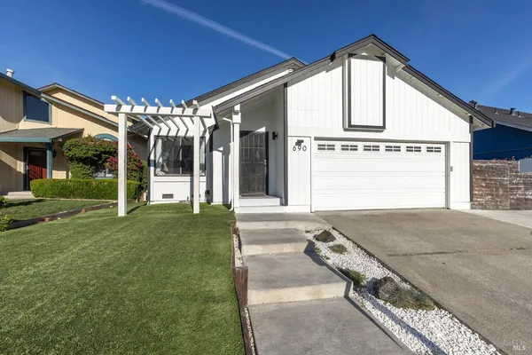 a view of a house with backyard and porch