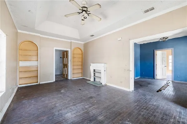 a view of a livingroom with an empty space