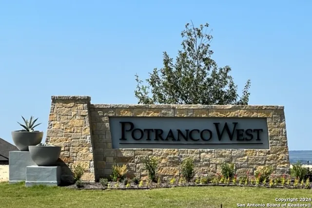 $633,900 | 189 Wisteria View, Castroville, TX 78009