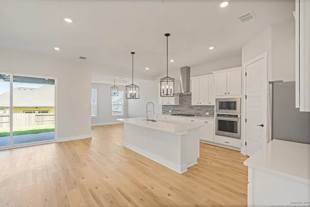 $633,900 | 189 Wisteria View, Castroville, TX 78009