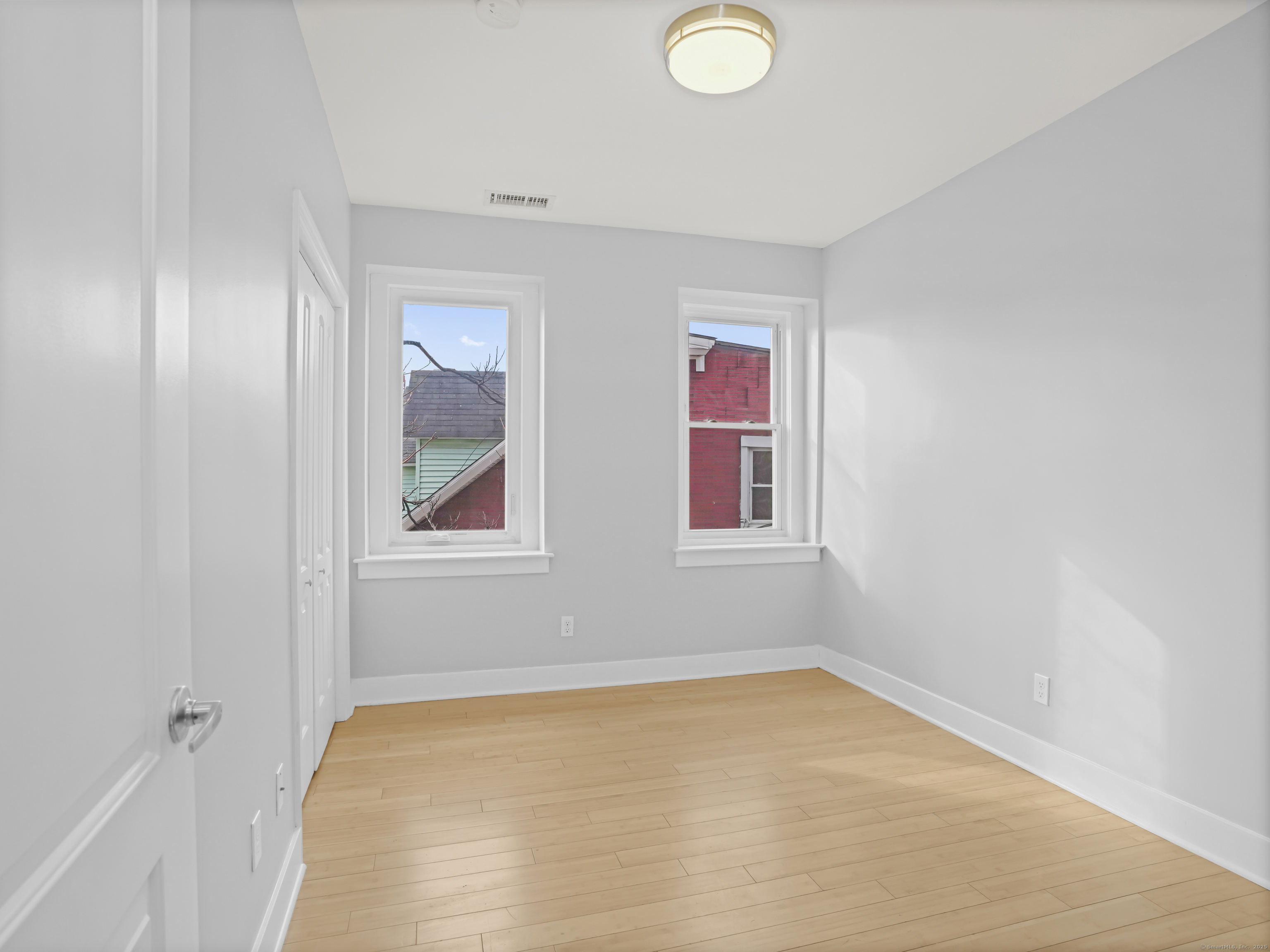 775 Atlantic Street, Unit R2 Stamford, CT 06902 - Photo 14 of 18 a view of a room with window