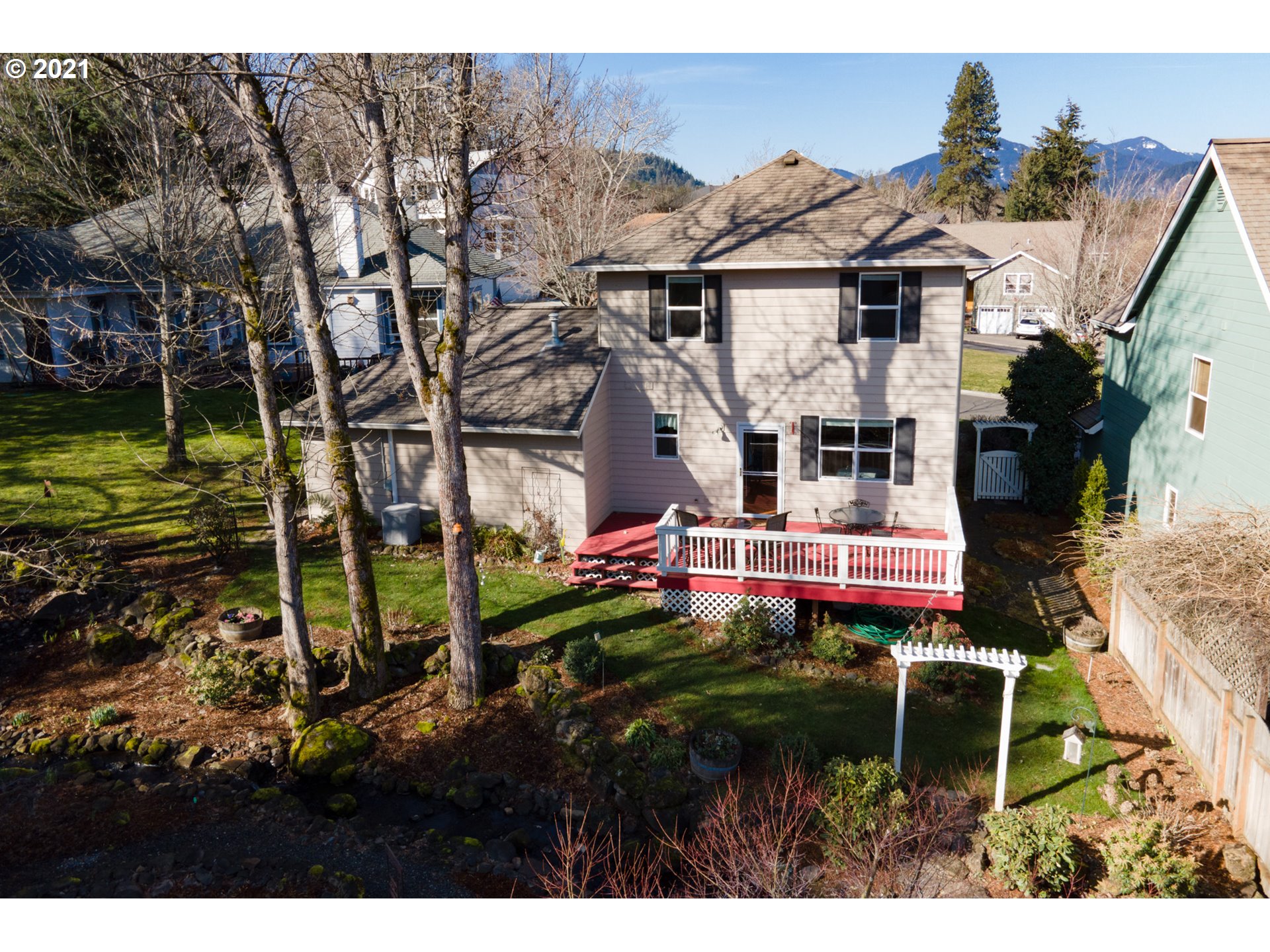 611 Ridgeview Court Hood River, OR 97031 - Photo 4 of 32 Gallery Image 4