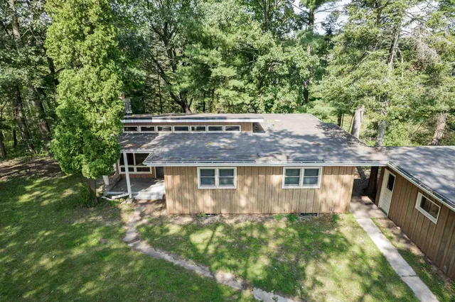 $325,000 | 6927 North Harris, Westfield, WI 53964