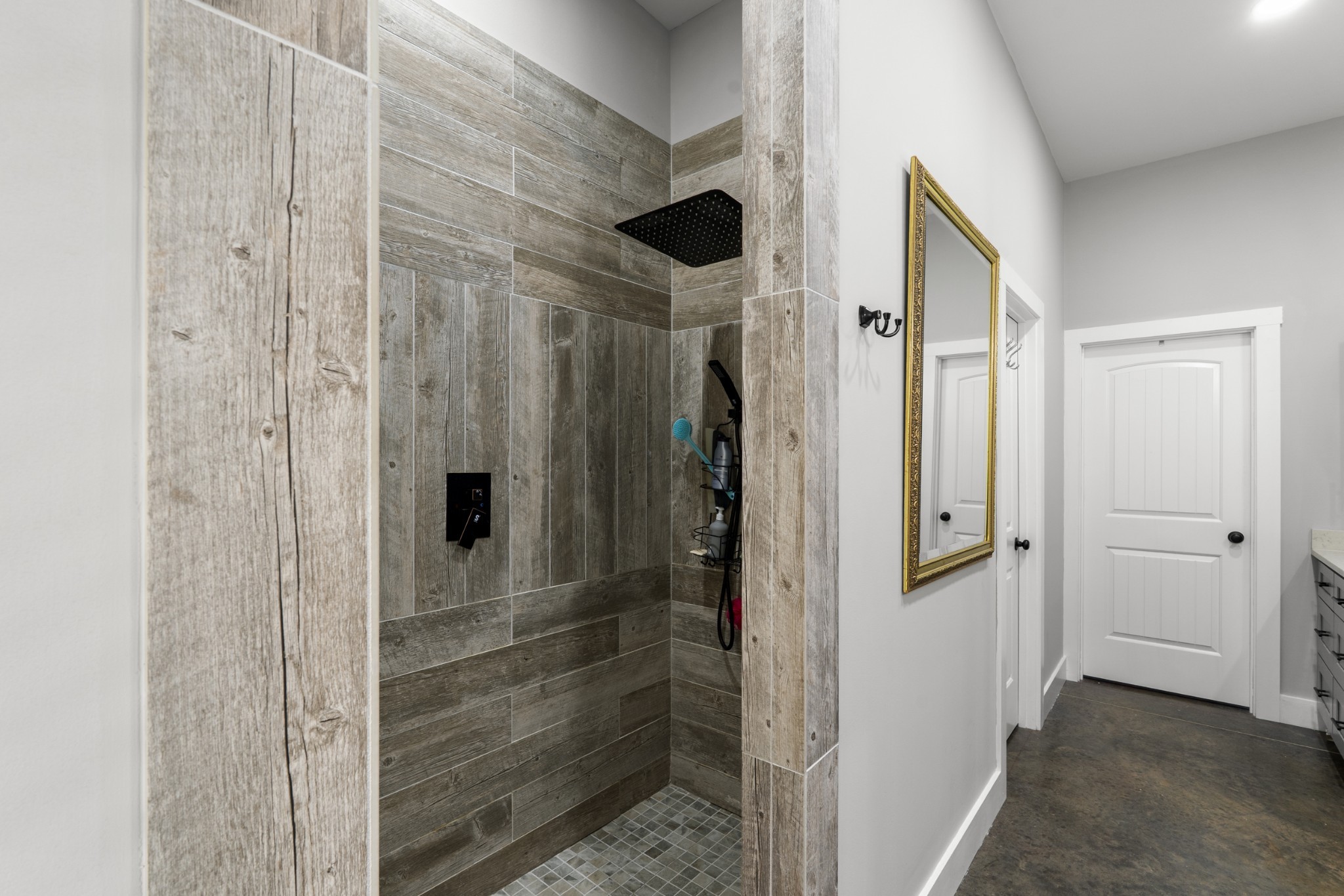 594 Highway 100 Centerville, TN 37033 - Photo 19 of 40 a bathroom with a shower