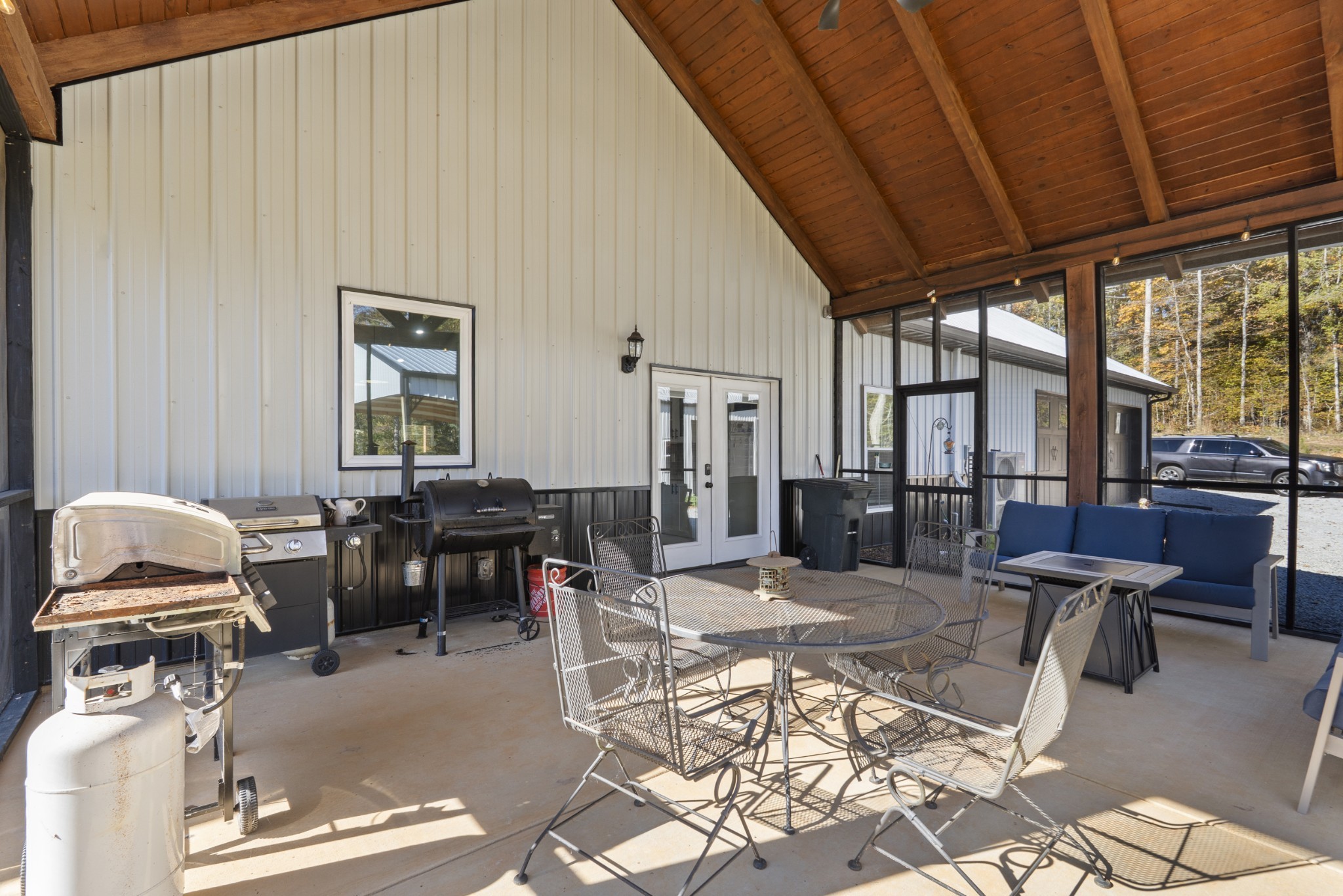 594 Highway 100 Centerville, TN 37033 - Photo 33 of 40 a living room with furniture a rug and white walls