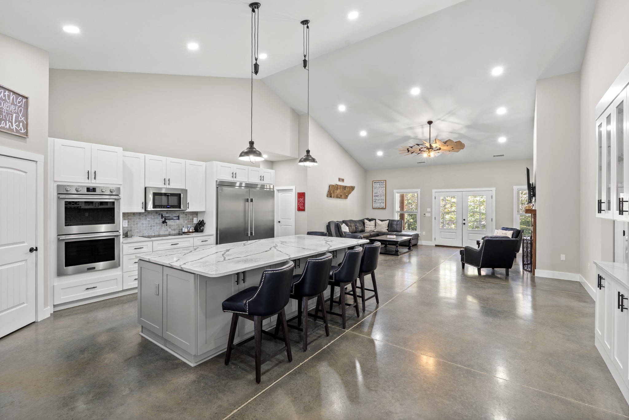 594 Highway 100 Centerville, TN 37033 - Photo 5 of 40 a large kitchen with a table and chairs