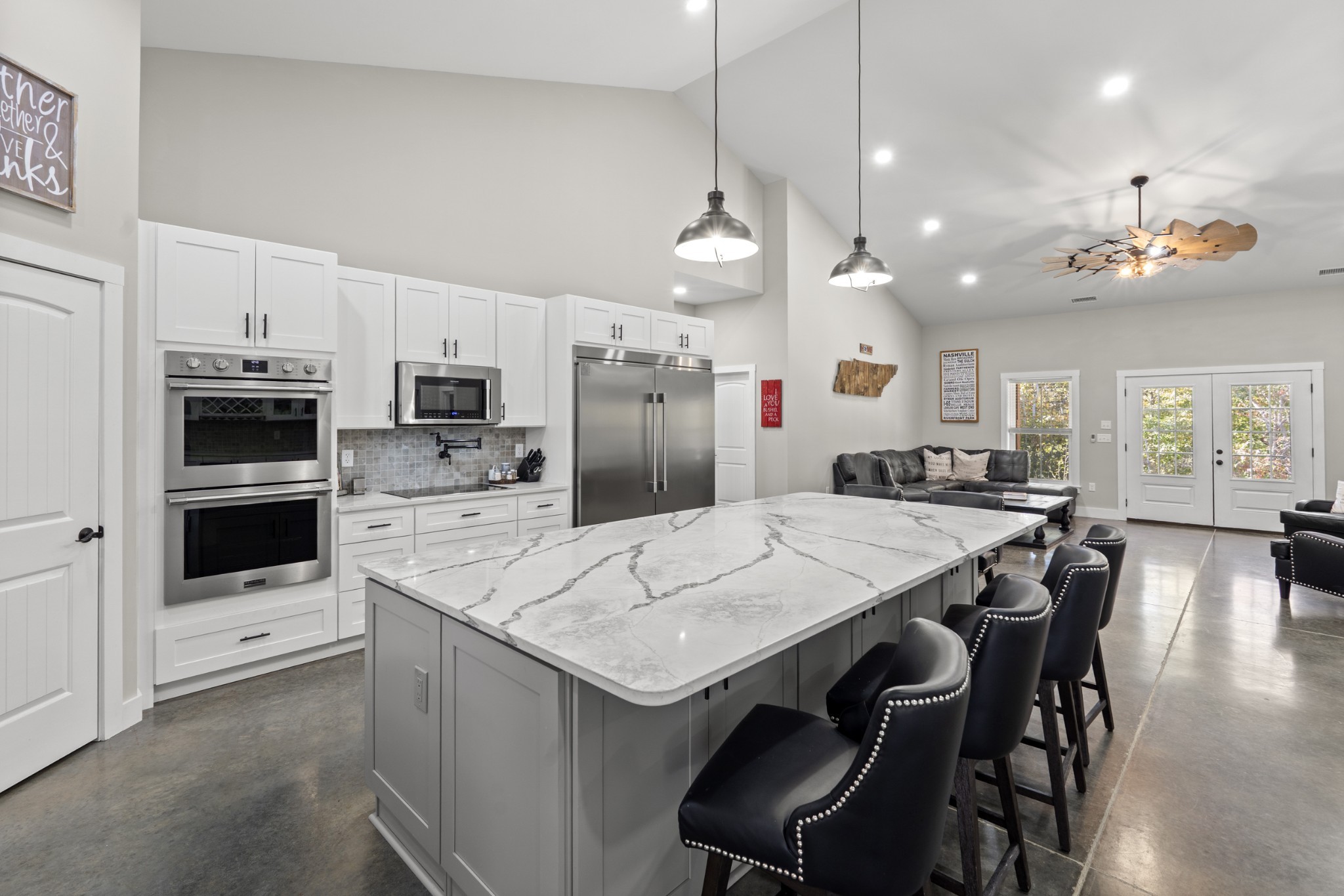 594 Highway 100 Centerville, TN 37033 - Photo 10 of 40 a large kitchen with a table and chairs