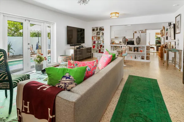 $5,995 | 202 32nd Street, West Palm Beach, FL 33407