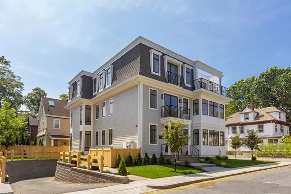 $2,800,000 | 24 Auburn Street, Unit 3, Brookline, MA 02446