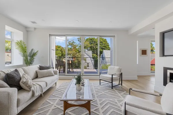 $2,800,000 | 24 Auburn Street, Unit 3, Brookline, MA 02446