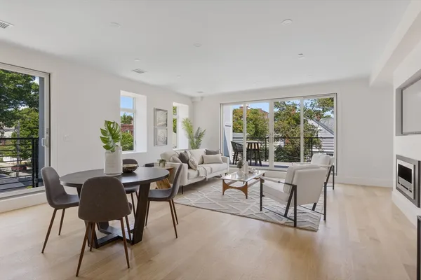 $2,800,000 | 24 Auburn Street, Unit 3, Brookline, MA 02446