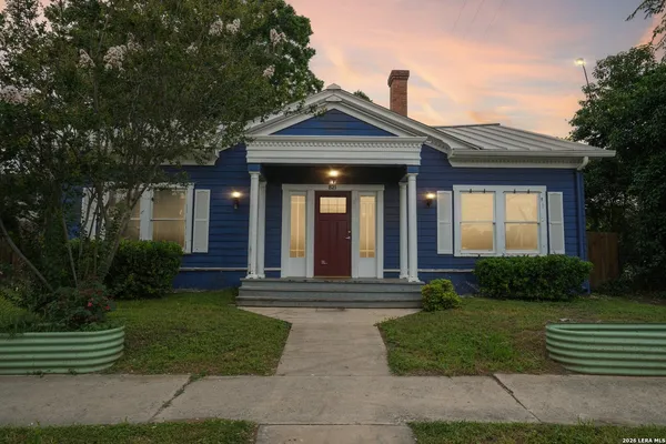 $3,000 | 821 East Quincy Street, San Antonio, TX 78215