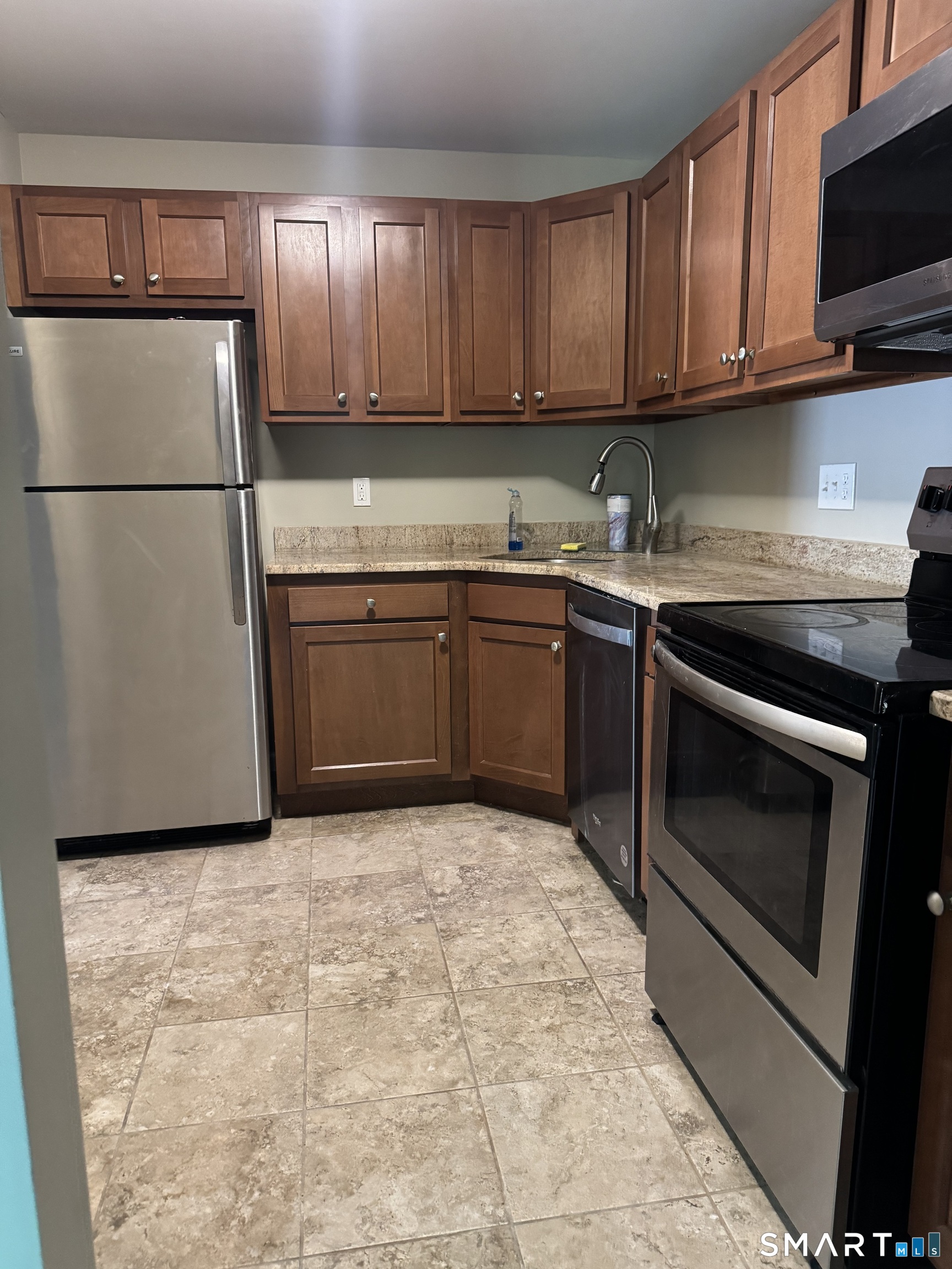 782 Oronoke Road, Unit 32 Waterbury, CT 06708 - Photo 5 of 18