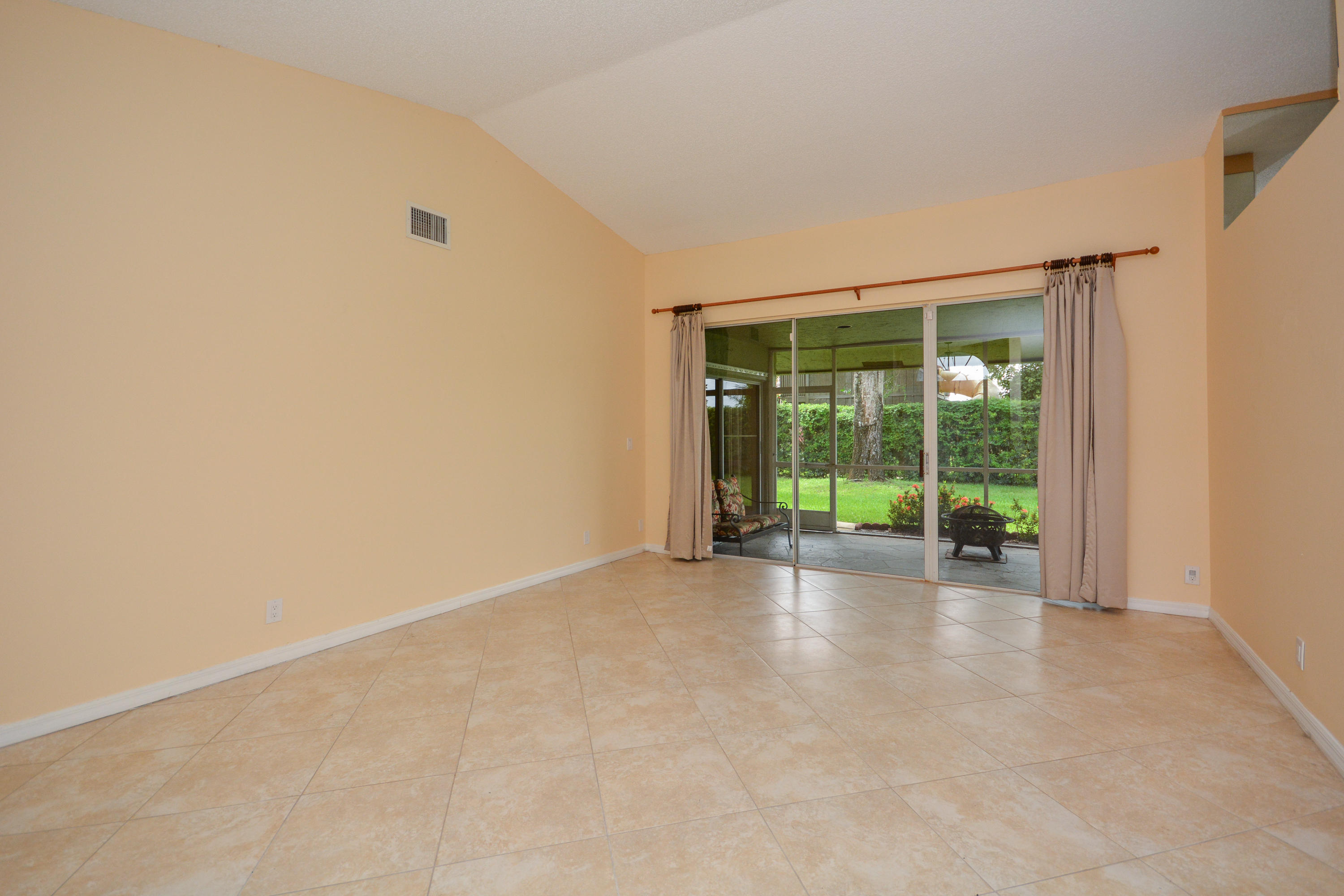9626 Carousel Circle North Boca Raton, FL 33434 - Photo 11 of 21 9626 Carousel Cir N_Pam Thomes_17