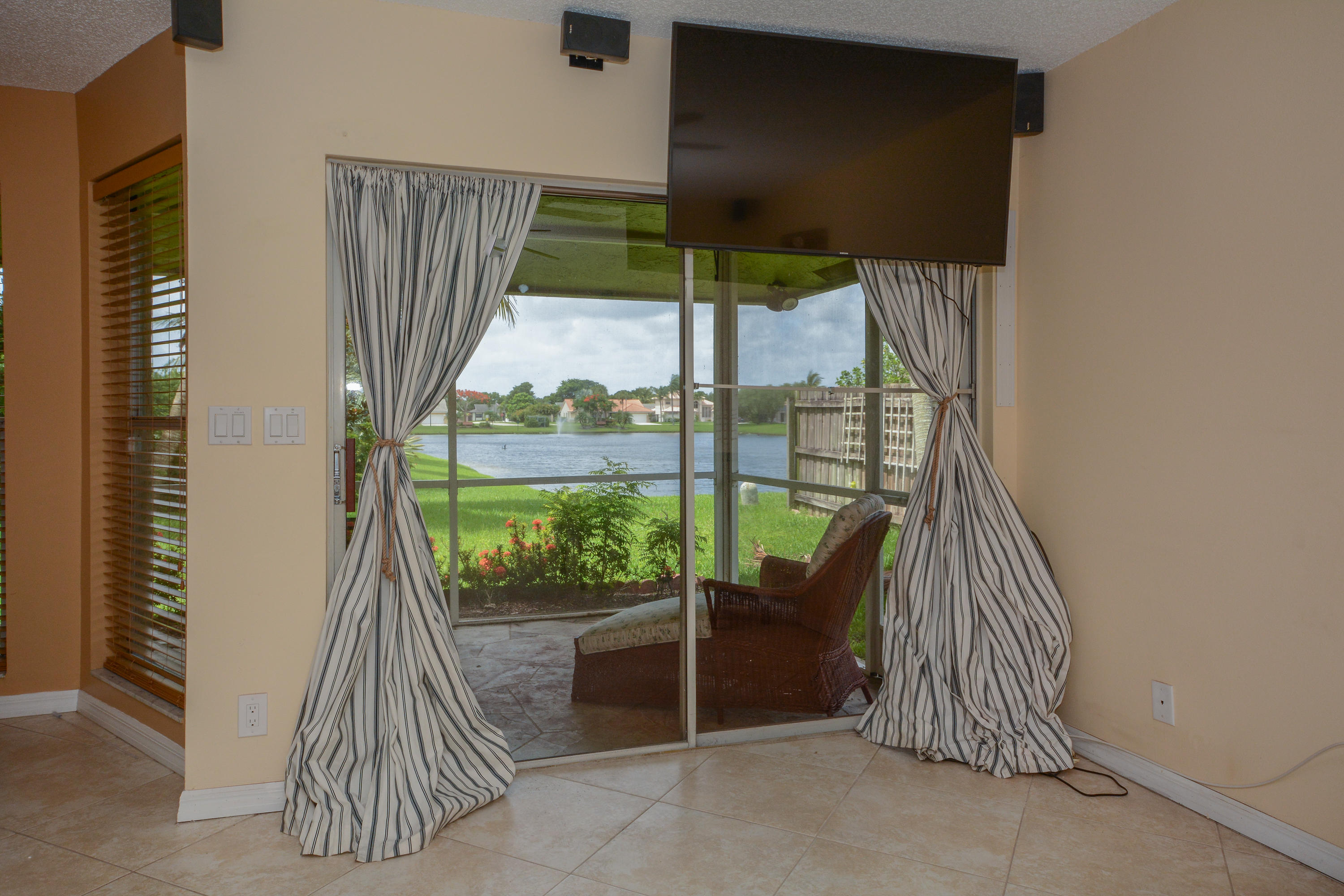 9626 Carousel Circle North Boca Raton, FL 33434 - Photo 16 of 21 9626 Carousel Cir N_Pam Thomes_29