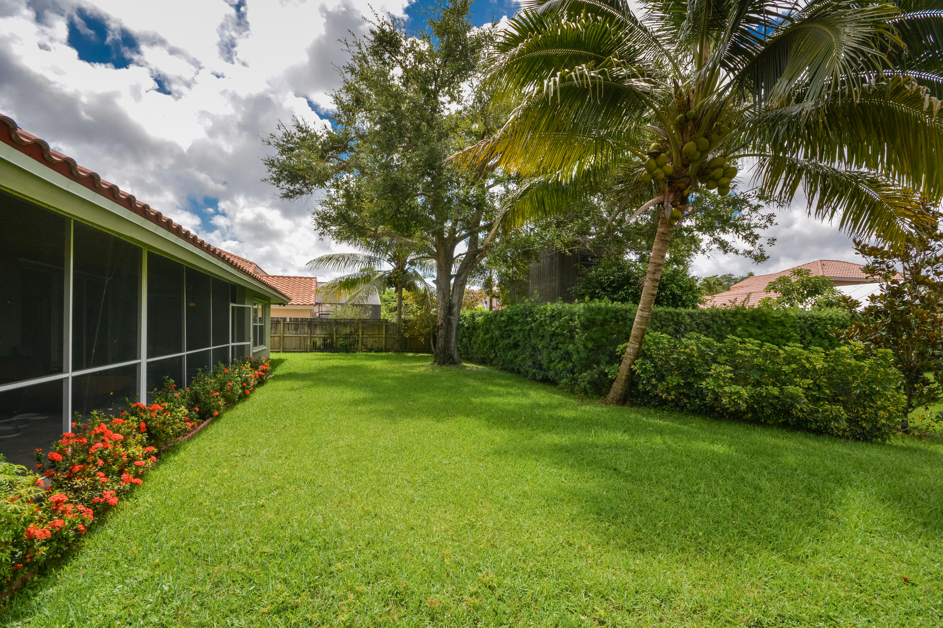 9626 Carousel Circle North Boca Raton, FL 33434 - Photo 4 of 21 9626 Carousel Cir N_Pam Thomes_19