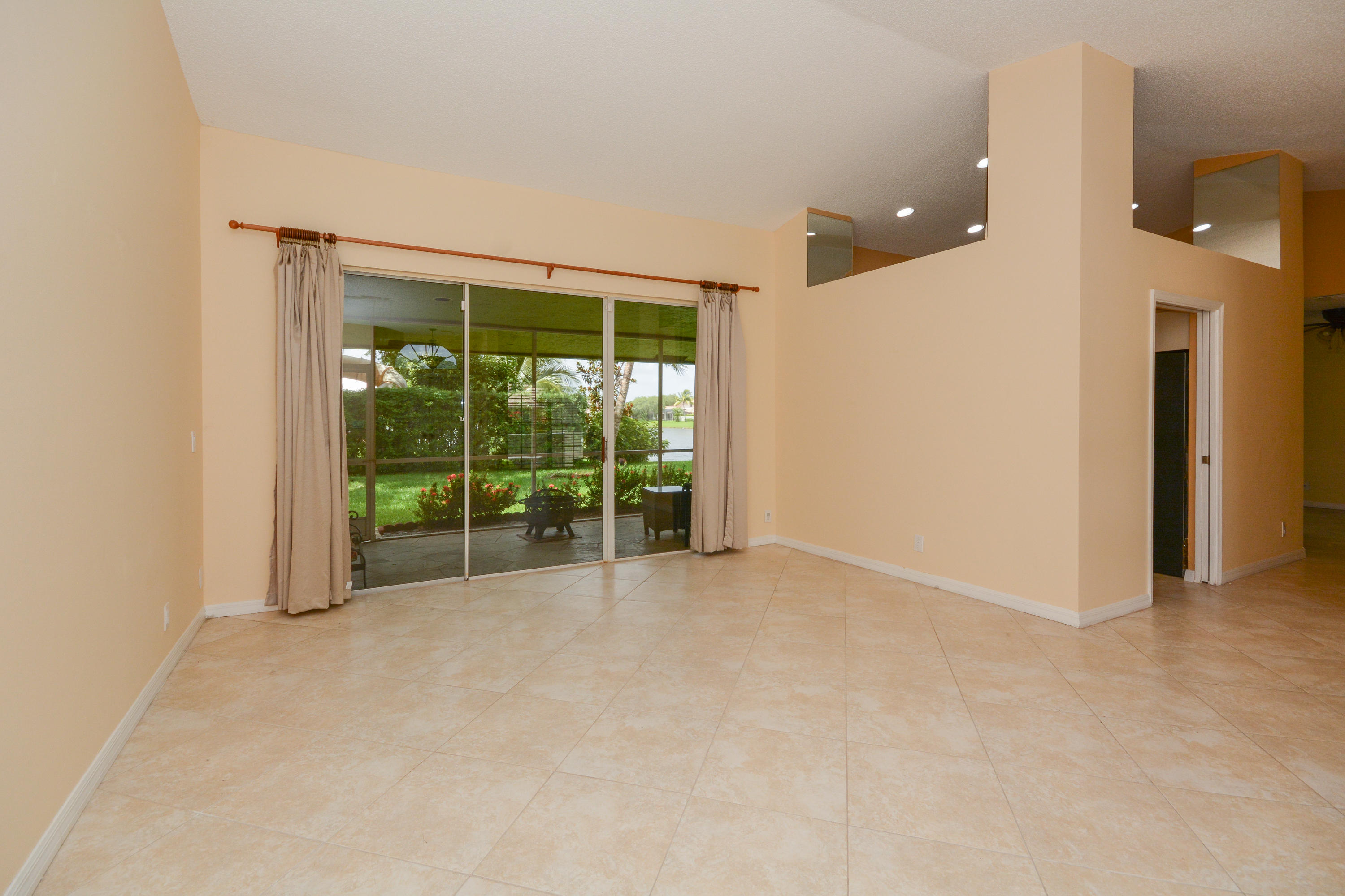 9626 Carousel Circle North Boca Raton, FL 33434 - Photo 10 of 21 9626 Carousel Cir N_Pam Thomes_16