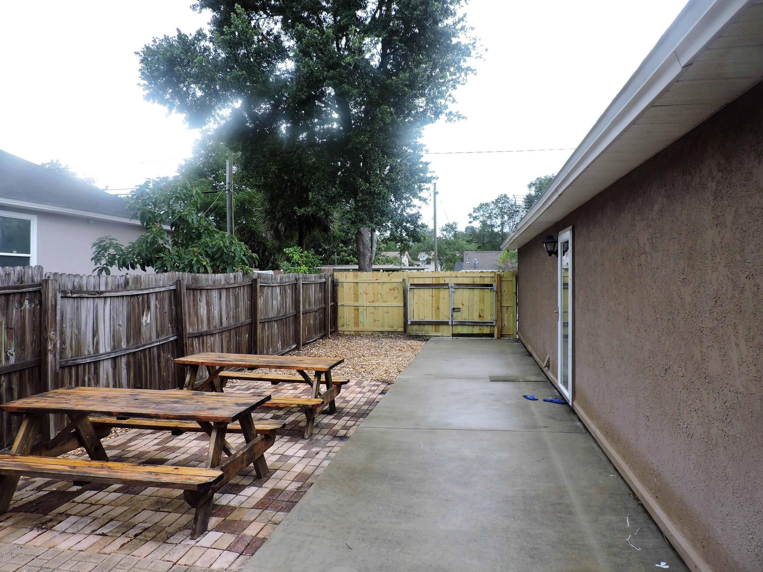 10142 Agave Road Jacksonville, FL 32246 - Photo 15 of 19 side patio
