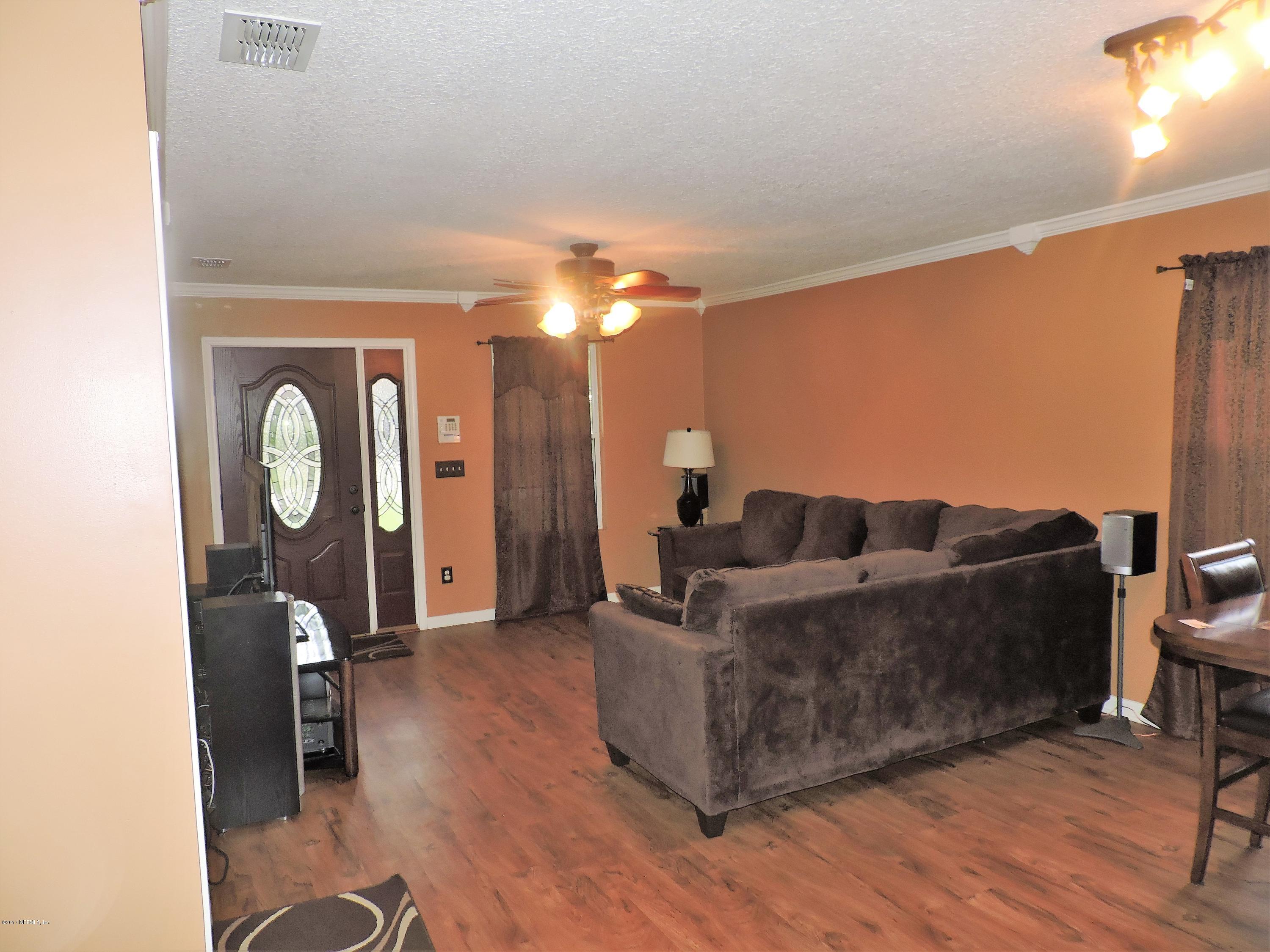 10142 Agave Road Jacksonville, FL 32246 - Photo 3 of 19 family room 1