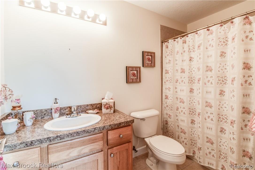 27586 Cromwell Road Novi, MI 48374 - Photo 29 of 44 Interiors 20.jpg