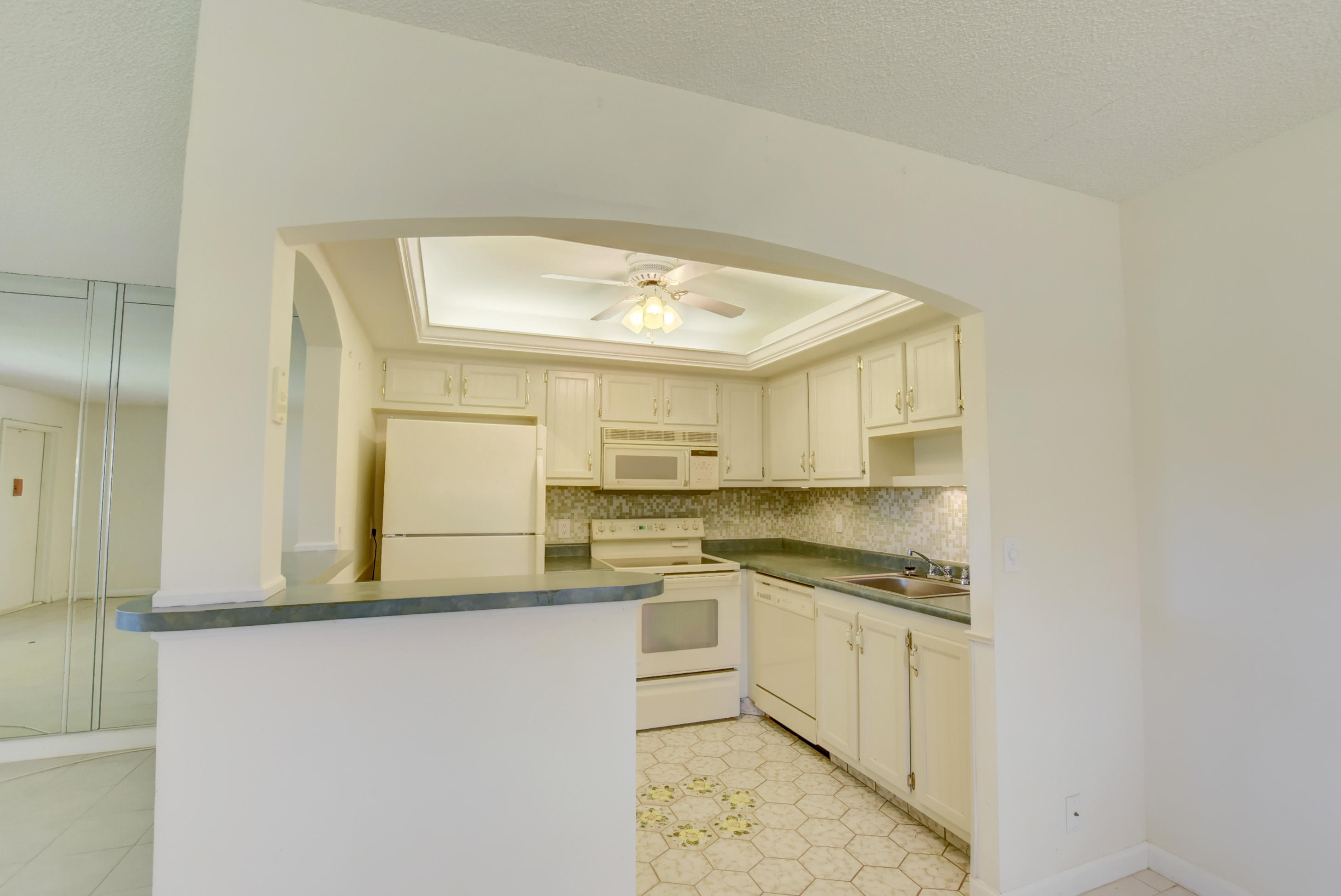 454 Monaco J Delray Beach, FL 33446 - Photo 11 of 22 11_ebf_7087and4more