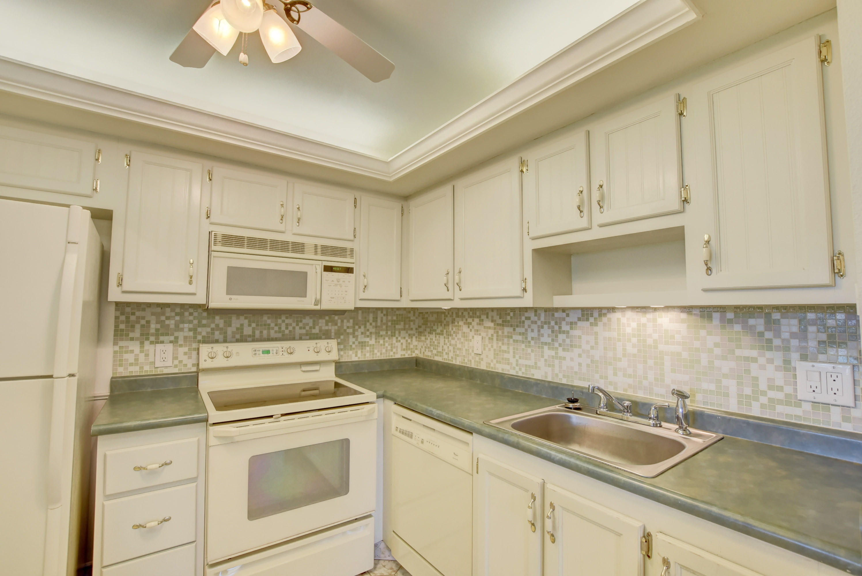 454 Monaco J Delray Beach, FL 33446 - Photo 12 of 22 12_ebf_7092and4more