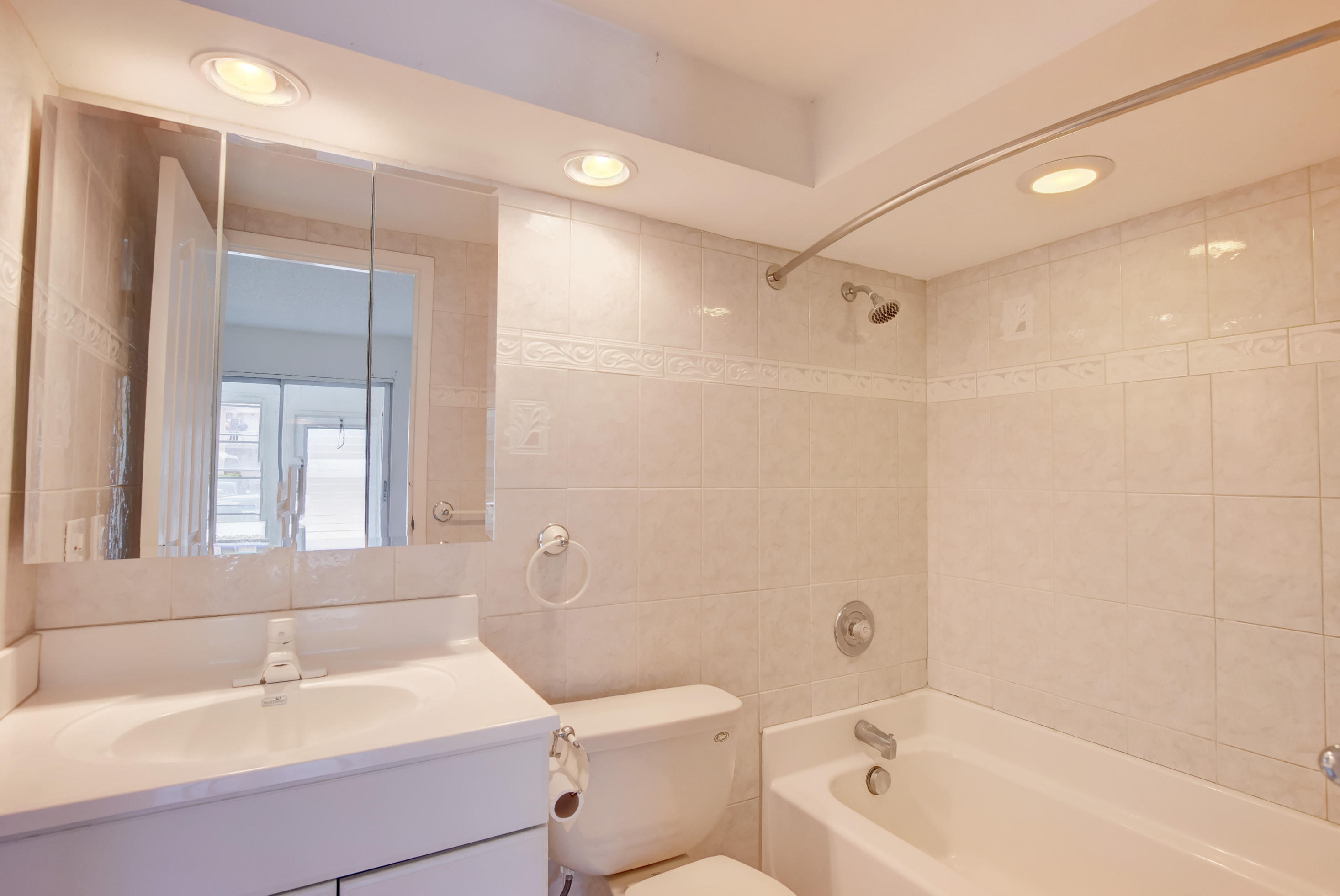 454 Monaco J Delray Beach, FL 33446 - Photo 19 of 22 19_ebf_7132and4more