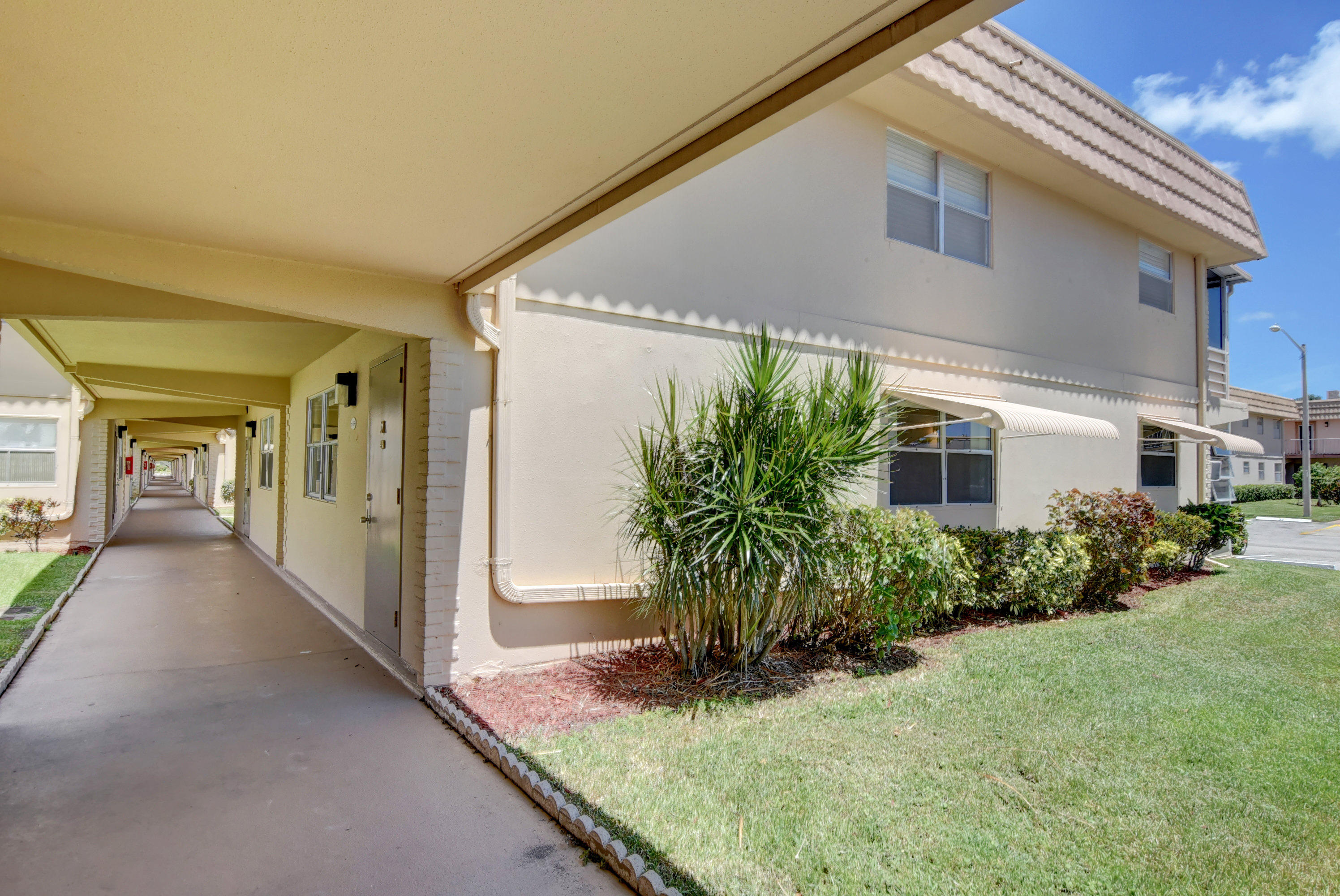 454 Monaco J Delray Beach, FL 33446 - Photo 3 of 22 03_ebf_7047and4more