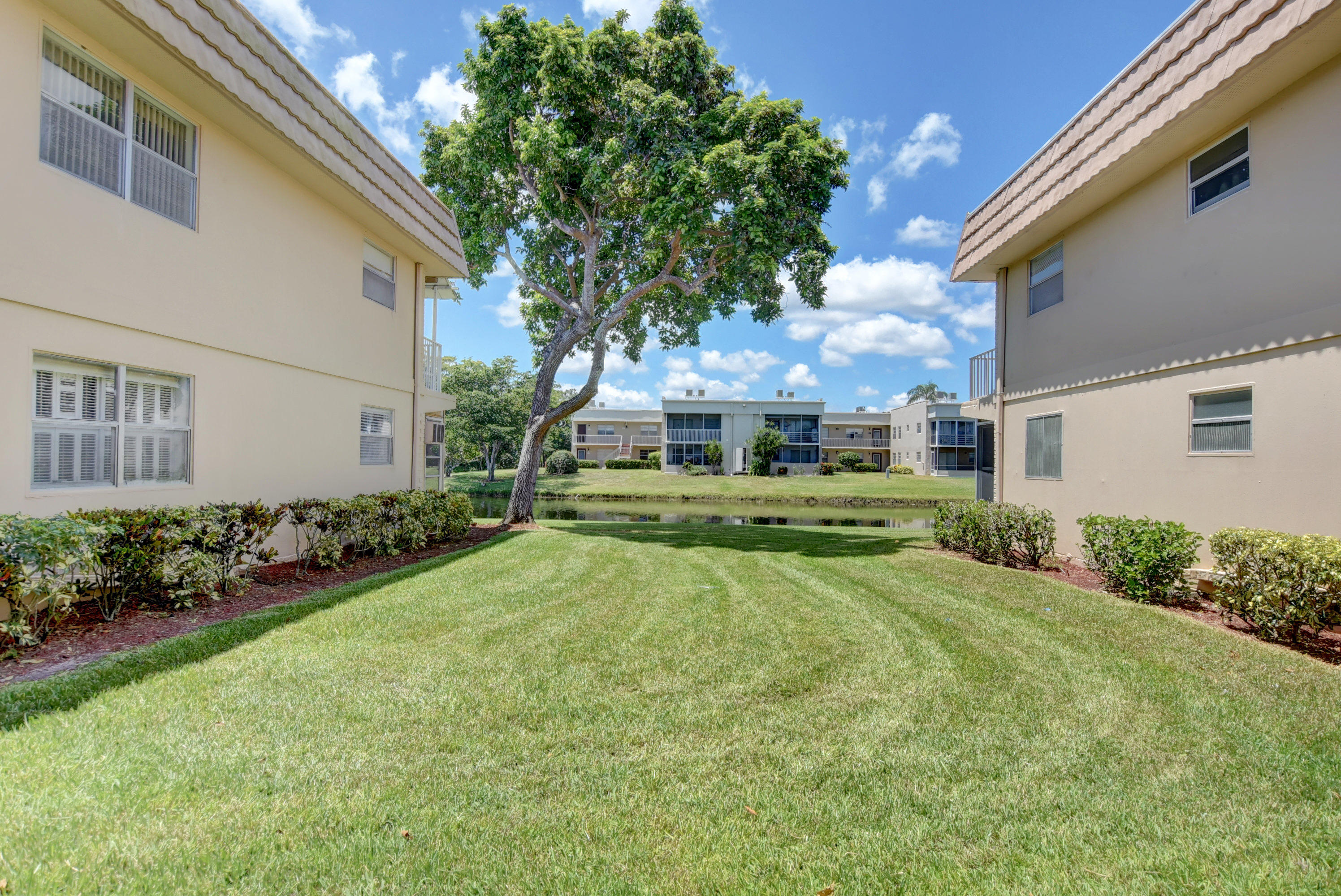 454 Monaco J Delray Beach, FL 33446 - Photo 4 of 22 04_ebf_7052and4more