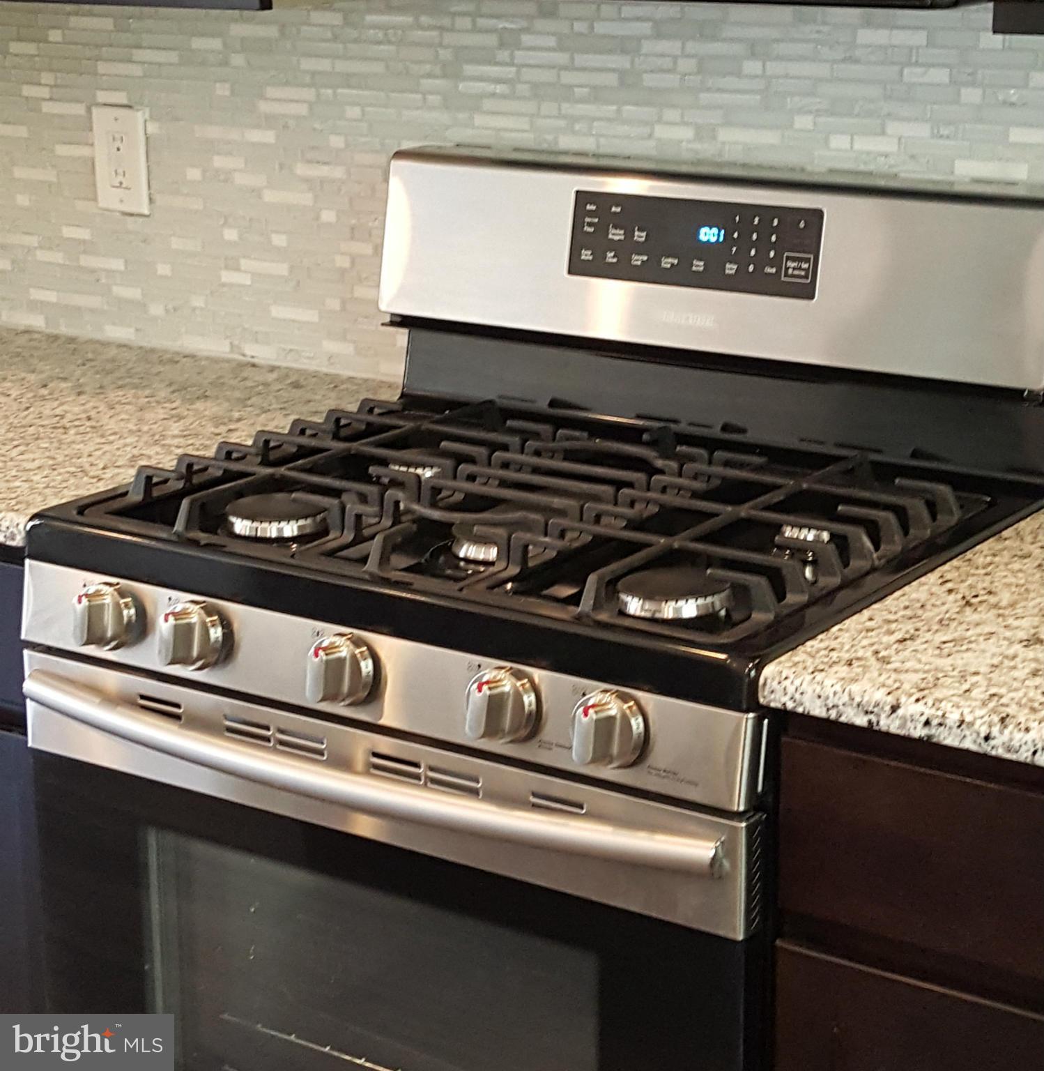 3323 Southgreen Road Baltimore, MD 21244 - Photo 7 of 25 a close view of stove top oven