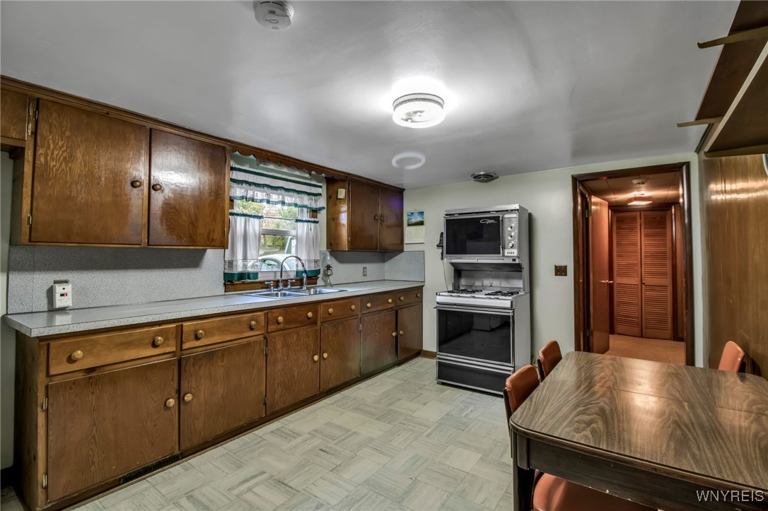 4100 Gunnville Road Clarence, NY 14031 - Photo 2 of 16