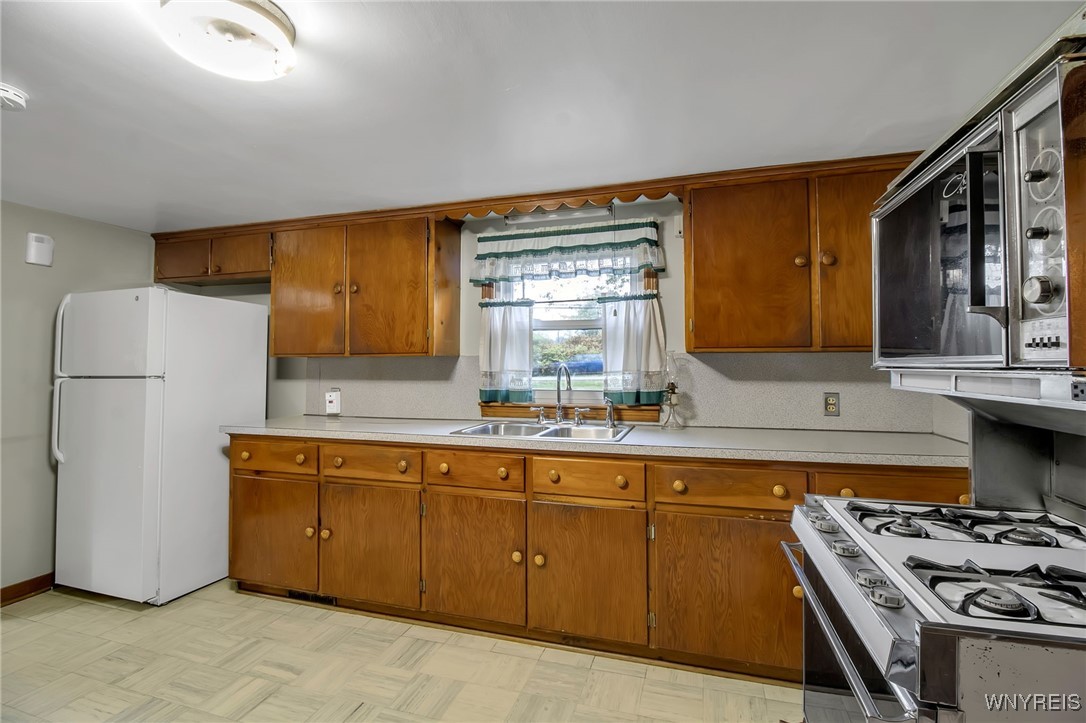 4100 Gunnville Road Clarence, NY 14031 - Photo 3 of 16