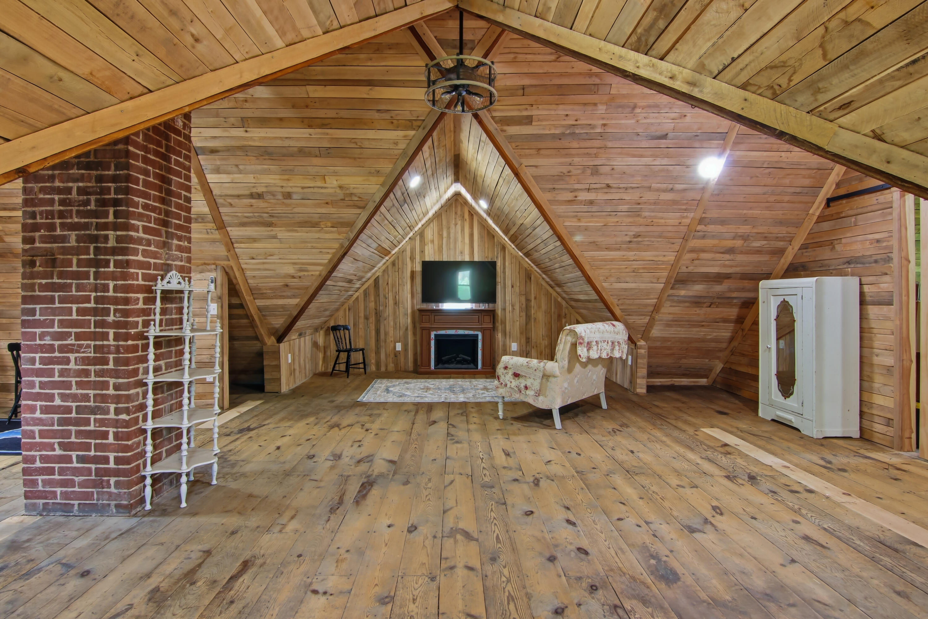 N40496 Christopherson Road Pigeon, WI 54758 - Photo 22 of 57 Chic Attic Space