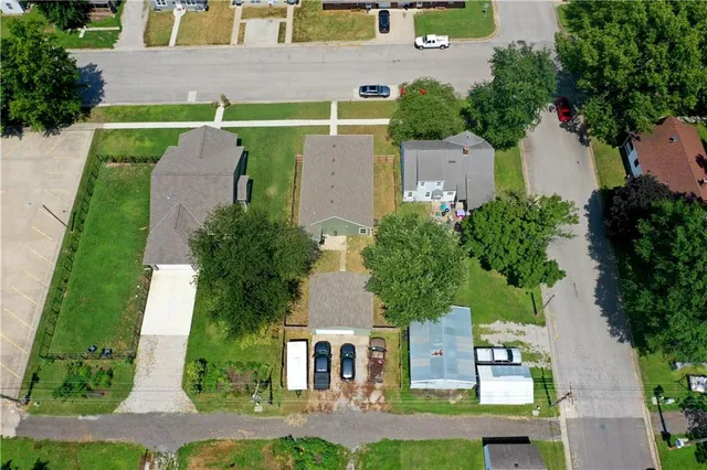 $240,000 | 303 West Broadway Street, Higginsville, MO 64037