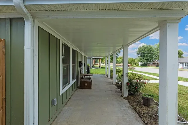 $240,000 | 303 West Broadway Street, Higginsville, MO 64037